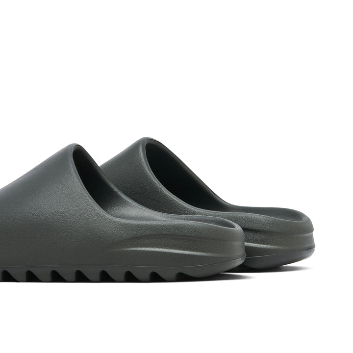 YEEZY SLIDES DARK ONYX