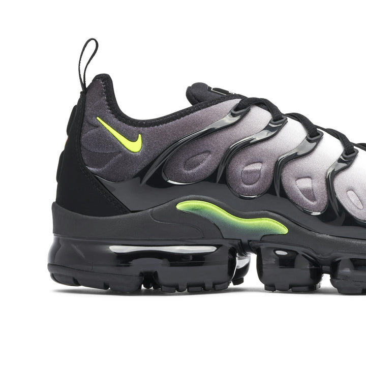 NIKE AIR VAPORMAX PLUS BLACK VOLT
