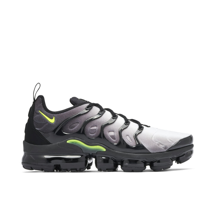 NIKE AIR VAPORMAX PLUS BLACK VOLT