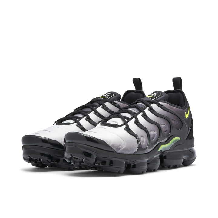 NIKE AIR VAPORMAX PLUS BLACK VOLT
